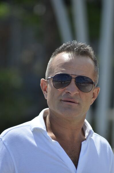  ,   Ezel, 46 ,  