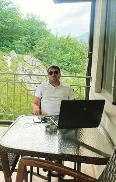  ,   Levon, 32 ,   ,   