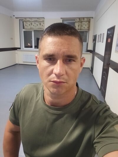  ,   Artem, 32 ,   ,   
