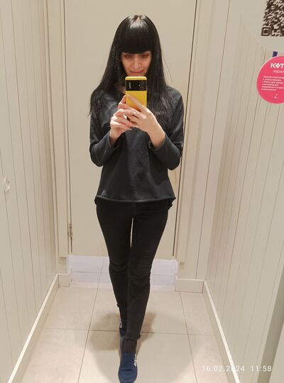  --,   Valentina, 42 ,  
