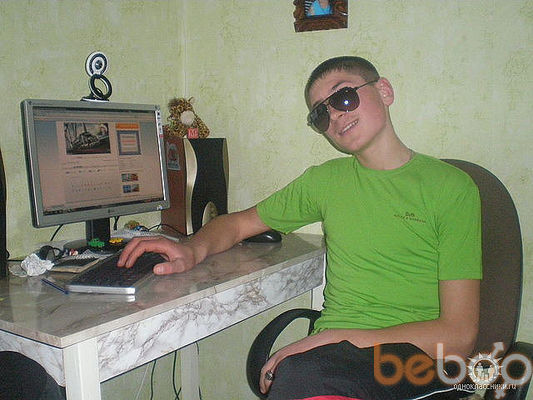  ,   Oktavian, 32 ,  