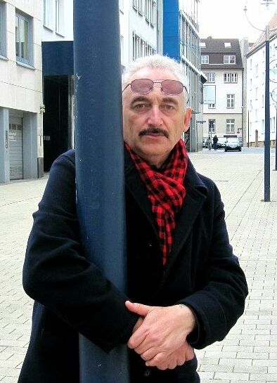  Duisburg,   , 64 ,   c 