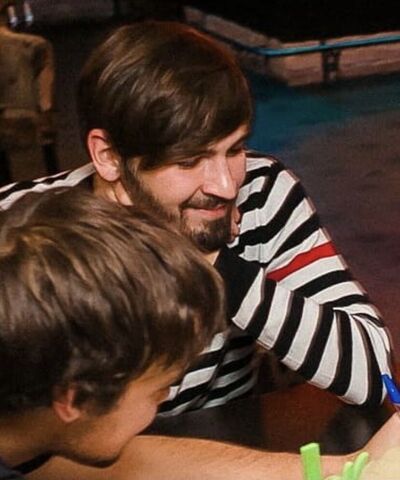  ,   Andrei, 33 ,   c 