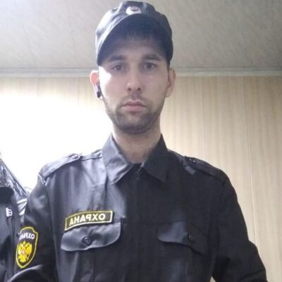  --,   Dennis, 32 ,   ,   