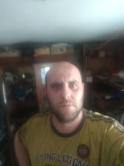  ,   Maks, 37 ,  