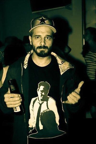  ,   Denis, 32 ,   ,   , c 