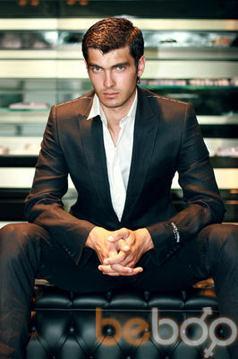  3323943  Roman, 42 ,    