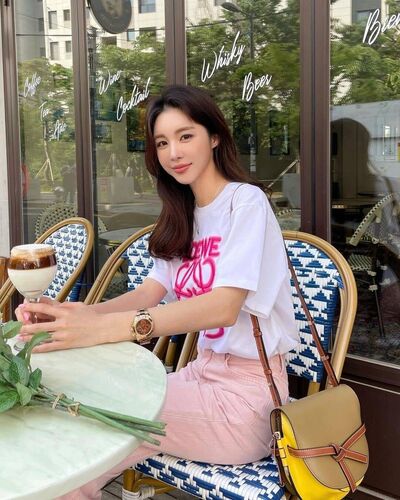  Hong Kong,   Li Na, 35 ,   ,   
