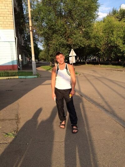  ,   Leonid, 32 ,   