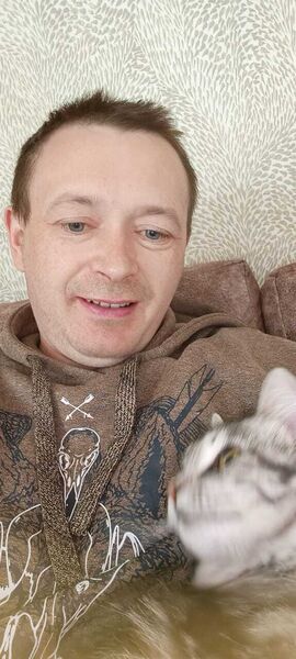  ,   Micha, 32 ,   