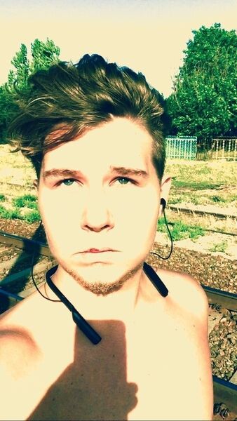  ,   Artur, 28 ,  
