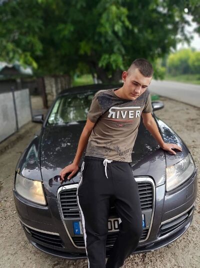  ,   Mihai, 24 ,     , c 
