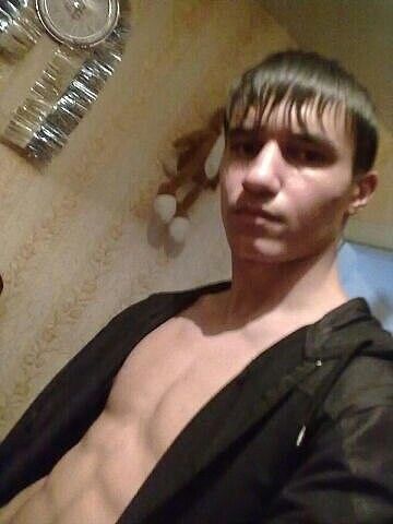  ,   Artem, 31 ,   