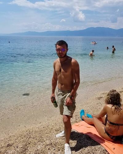  ,   Davit, 32 ,   ,   , c 