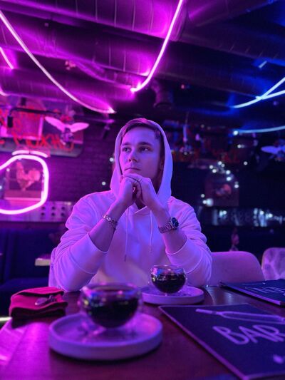  ,   Anton, 24 ,  