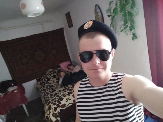  ,   Artur, 27 ,     , c 