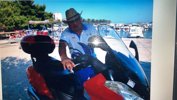  ,   Leon, 51 ,   ,   