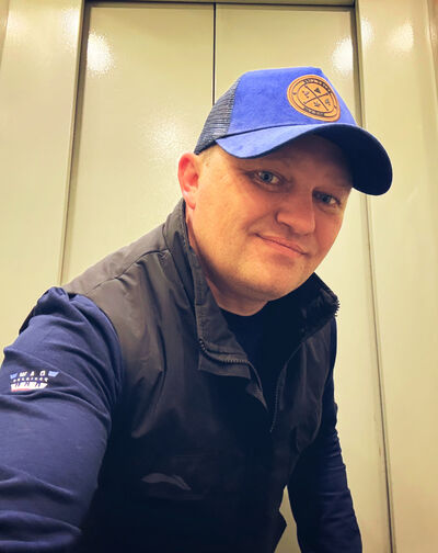  ,   Denis, 37 ,   ,   , c 