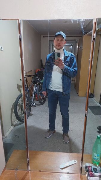  ,   Antony, 28 ,   ,   
