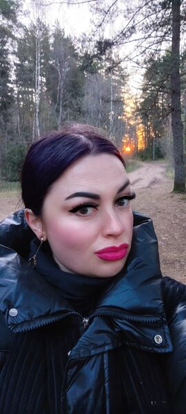  -,   Regina, 33 ,     , c 