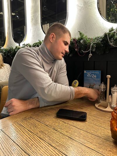  ,   Denis, 28 ,   ,   