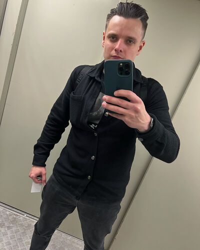  ,   Artem, 31 ,     