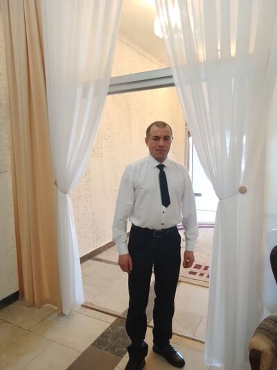  ,   Sergei, 44 ,   c 