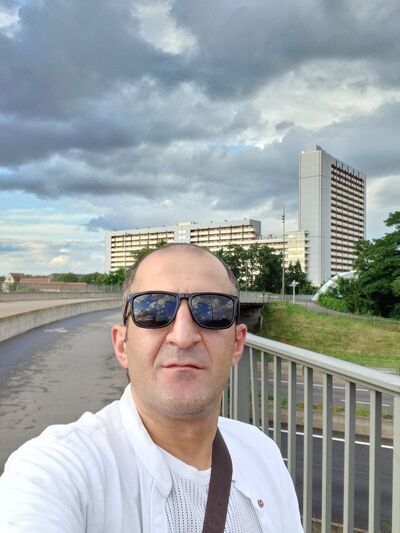  ,   Zviad, 39 ,   ,   