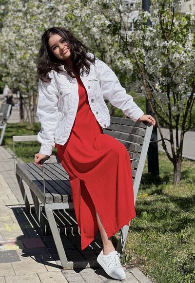  ,   Leisan, 42 ,   c 