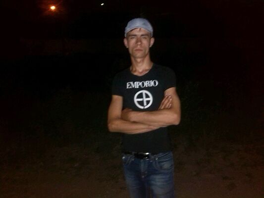  ,   Igor, 32 ,  