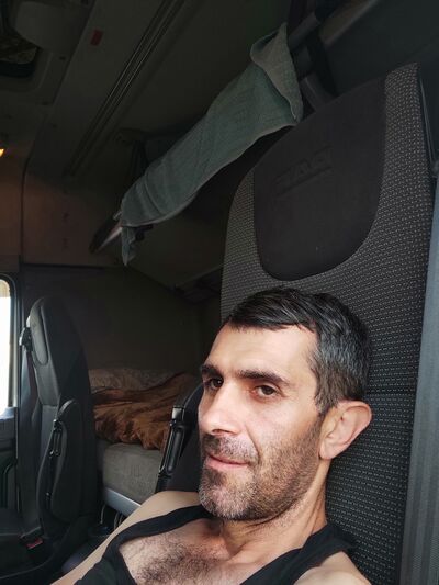  --,   Vahag, 42 ,   ,   