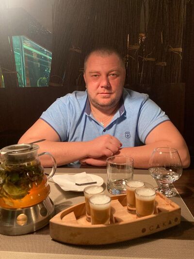  ,   Artem, 42 ,   ,   