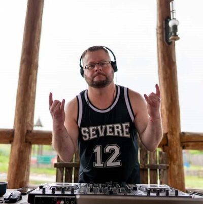  ,   Viktor, 39 ,   ,   