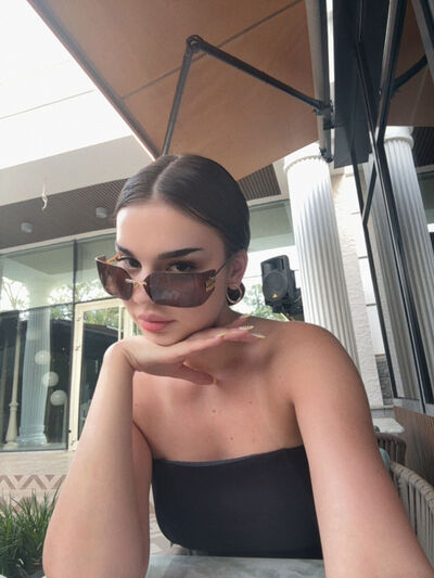  Barcelona,   Eva, 25 ,   ,   , c , 