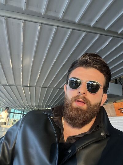  ,   Ali, 32 ,   ,   
