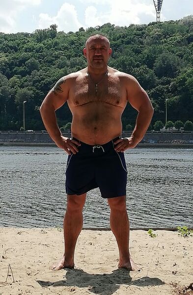  ,   Tom, 46 ,  