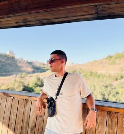  ,   Viktor, 25 ,   ,   