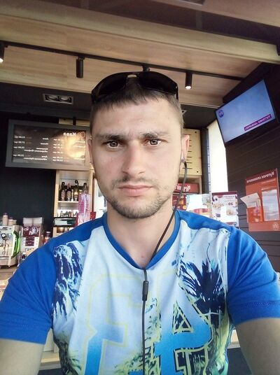  ,   Vlad, 32 ,   
