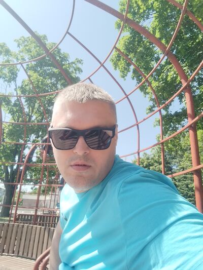  ,   Dmitri, 41 ,   c 