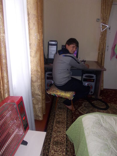  -,   Assli, 33 ,   
