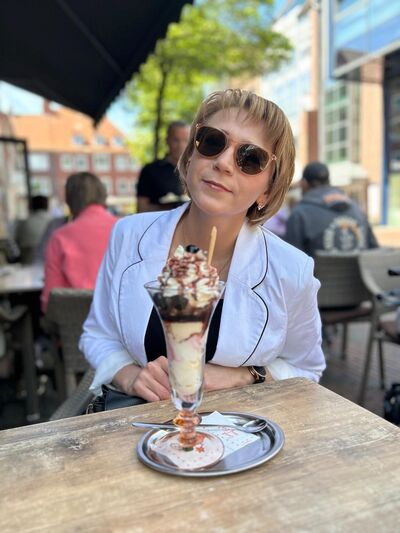  Emden,   Swetlana, 45 ,   ,   
