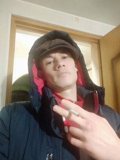  --,   Dominik, 33 ,   ,   