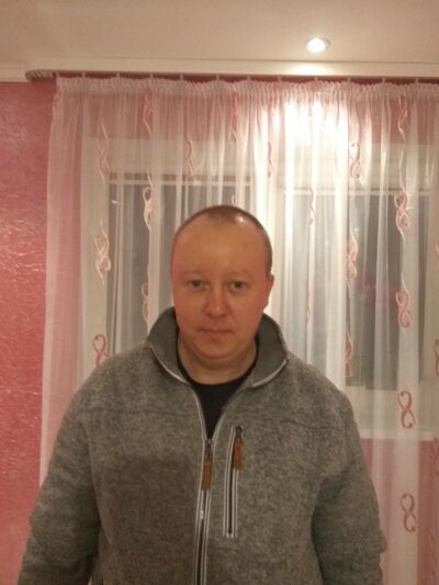  ,   Valentin, 49 ,   