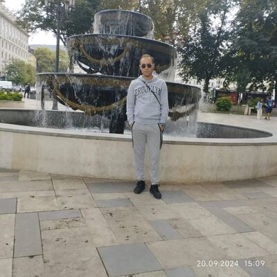  ,   Artur, 39 ,   ,   
