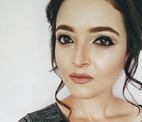  ,   Anna, 35 ,  