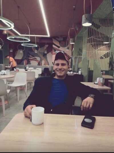  ,   Dzhon, 33 ,   ,   , c 