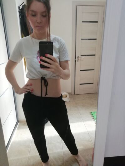  --,   Ellie, 26 ,  
