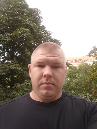  -,   Viktor, 35 ,   