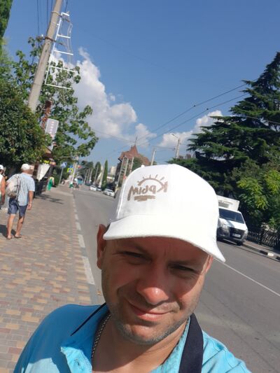  ,   Denis, 41 ,   ,   