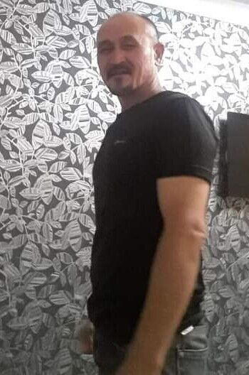  21297443  Rik, 52 ,    
